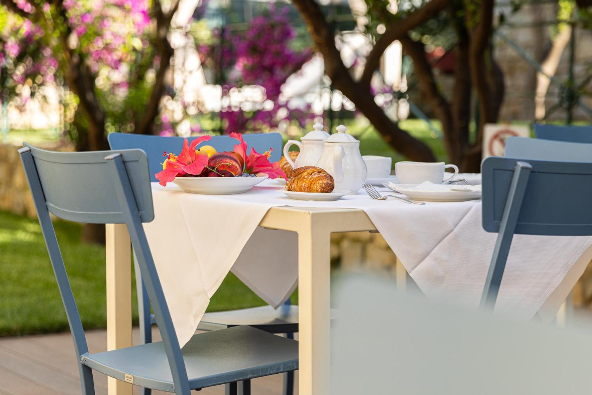 Hotel Villa Elisa & Spa Бордихера Екстериор снимка
