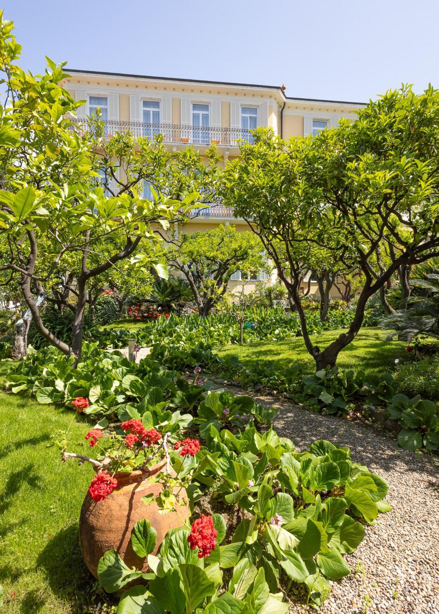 Hotel Villa Elisa & Spa Бордихера Екстериор снимка
